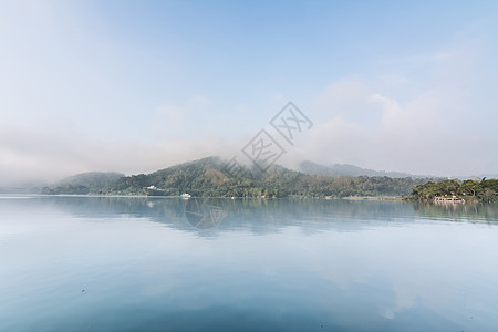 日月月湖旅游爬坡蓝色反射森林池塘太阳风景吸引力旅行图片