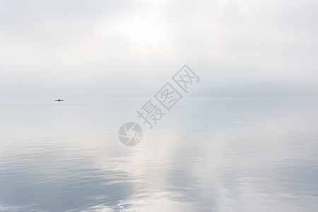 日月月湖天堂天空月亮旅行蓝色风景旅游池塘场景爬坡图片