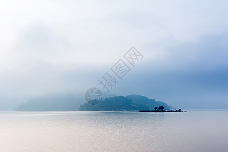 日月月湖吸引力爬坡月亮反射风景蓝色旅游天堂池塘旅行图片