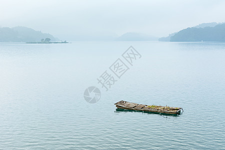 日月月湖薄雾森林旅行天空太阳风景反射池塘月亮爬坡图片