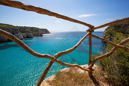 松绿的Balearic地中海海岸旅行晴天蓝色天空太阳石头海岸线观众地标图片