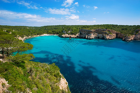 梅诺卡岛松绿的Balearic地中海海岸场景石头晴天天空海滩支撑岩石太阳蓝色背景