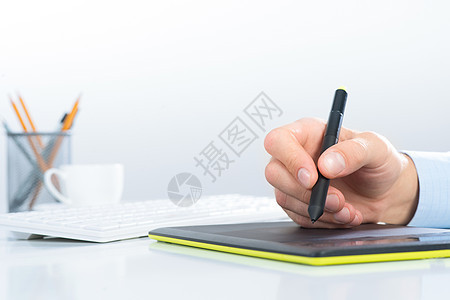在平板上绘制图表的设计手图桌子屏幕绘画数字化工具技术监视器手写笔手臂创造力图片