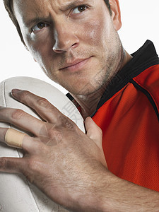 拿着球近距离肖像的橄榄球玩家服装工作室创可贴头肩运动员播放器中年人肩膀球类一人仅限一人高清图片素材