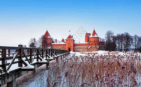 立陶宛历史悠久的城市和湖泊度假胜地风景建筑物吸引力旅游城堡天空行人村庄旅行国家图片