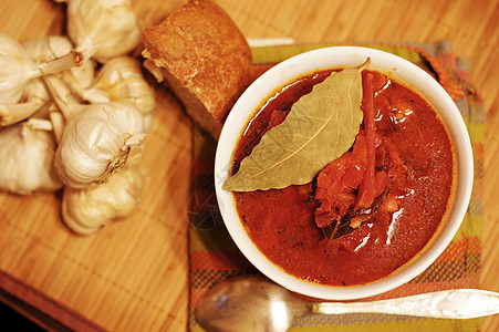 传统乌拉尼红酒和大蒜头食谱蔬菜餐厅烹饪洋葱食物盘子午餐香料毛巾图片