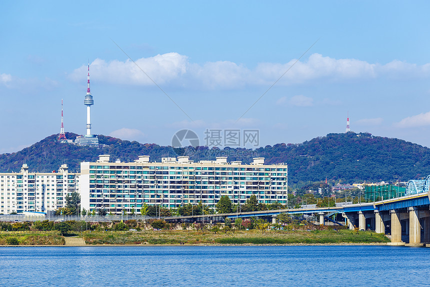 韩国南首尔市建筑学景观晴天城市天际建筑蓝色天空风景场景图片