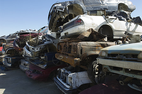 在垃圾场堆放被损坏的汽车环境对象回收破坏金属图片