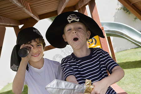 玩耍小男孩的海盗戏服头巾服装摄影青年娱乐青春青少年打扮孩子图片