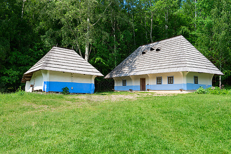 典型村舍窗户传统农场城市花园财产村庄建筑住宅建筑学图片