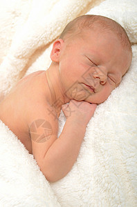 美丽的 睡着的新生儿婴儿图片