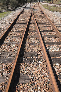 从科尔多瓦到 Almorchon 的废弃铁路线 轨道交叉方向的改变 Espiel 市 西班牙科尔多瓦附近建筑学工程信号火车信令铁图片