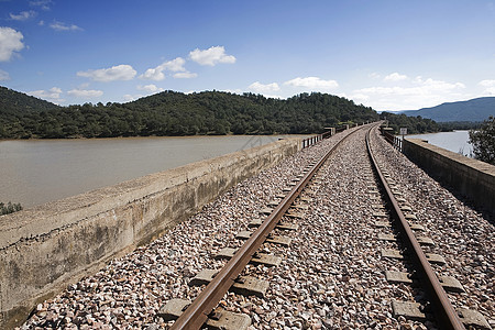 从科尔多瓦到西班牙科尔多瓦附近埃斯皮埃尔市Almorchon的废弃铁路线铁路方式信号火车信令工程轨道建筑学图片