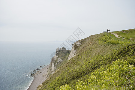夫妇在一条路 阿托普悬崖上图片