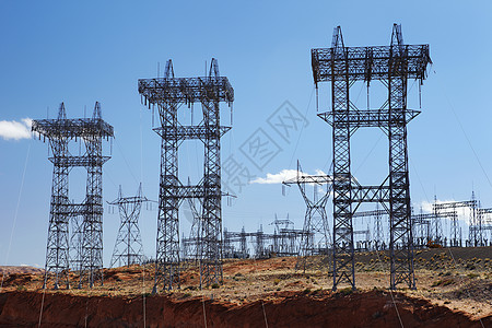 美国电力电塔干旱蓝天燃料电力塔发电图片