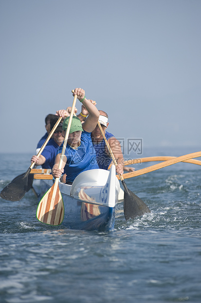 水上越野独木舟小组运动员蓝天领导蓝色运动女士天空男士团队海洋图片