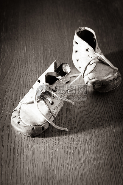 旧婴儿鞋纪念品宏观皮革传统古董鞋类妈妈们靴子乡愁孩子图片