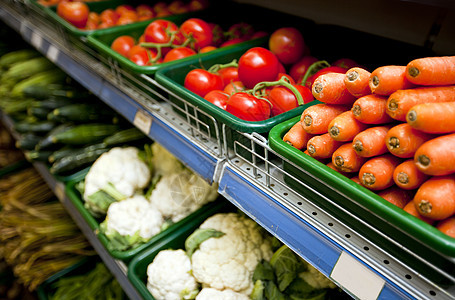 在杂货店展出的各种蔬菜生活方式前景销售健康饮食托盘产品店铺特价菜花市场背景图片