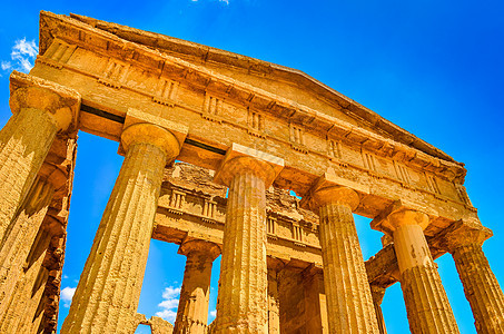 西西里阿格里根托古寺庙前柱的废墟图片