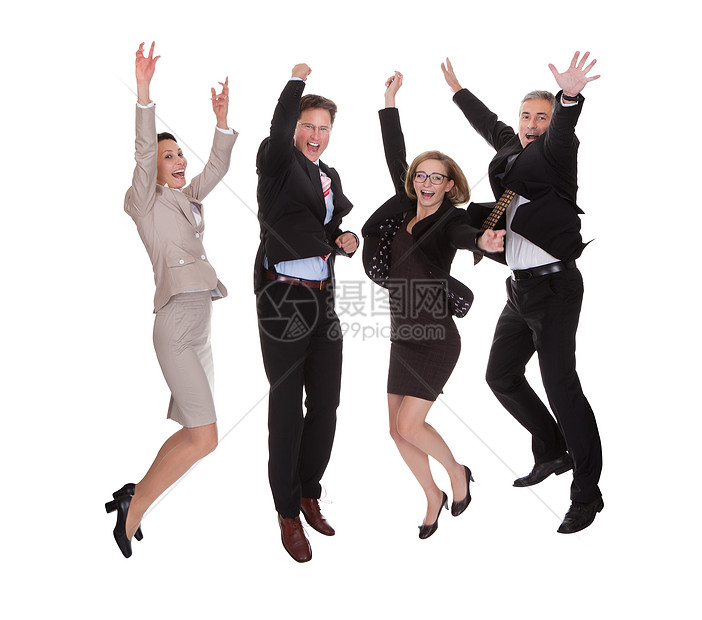 四个商业伙伴为欢乐而跳跃图片