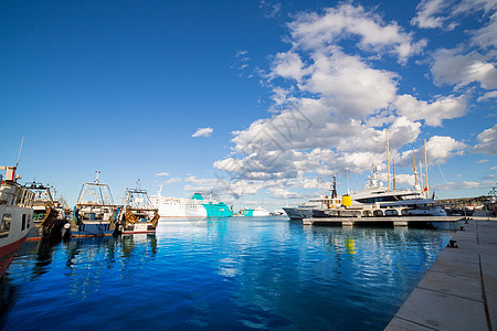 西班牙有蓝色夏季天空的德尼亚阿利坎特港旅游海景海岸场景血管地标天堂支撑阳光海滩图片