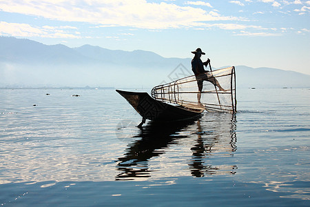渔民以渔鱼为食生活文化食物钓鱼男人渔夫旅游蓝色鸡舍旅行图片