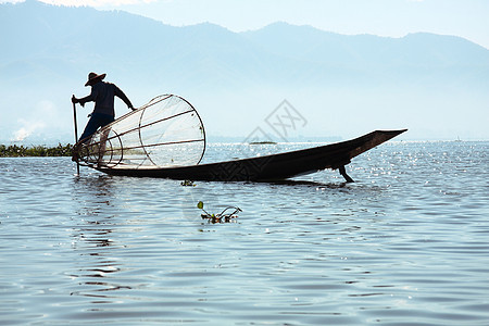 渔民以渔鱼为食旅游文化钓鱼渔夫乡村旅行食物男人生活鸡舍图片