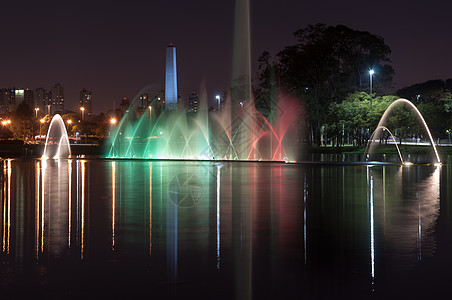 灯光效果Ibirapuera公园 巴西Sao Paulo地标方尖碑建筑学建筑生态圣诞彩灯城市反光效果背景