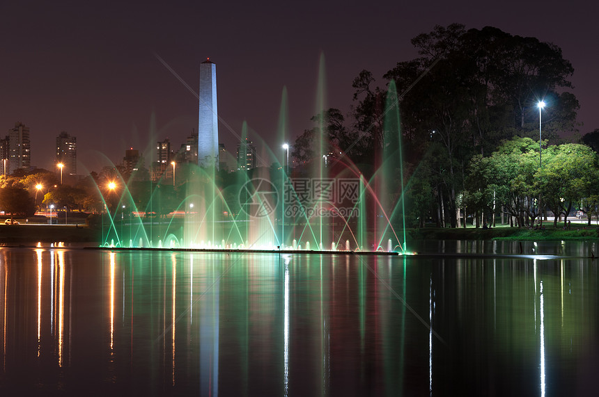 Ibirapuera公园 巴西Sao Paulo地标效果圣诞射流建筑旅行反光方尖碑城市灯光图片