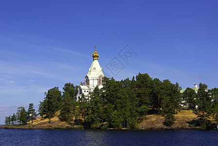 俄罗斯卡雷利亚 瓦拉姆岛的礼拜堂教会蓝色森林地标历史大教堂建筑学旅行树木美化图片