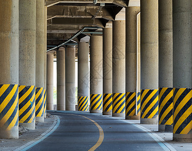 在管道下面柱子通道自行车街道立交桥空白建筑运输旅行水泥图片