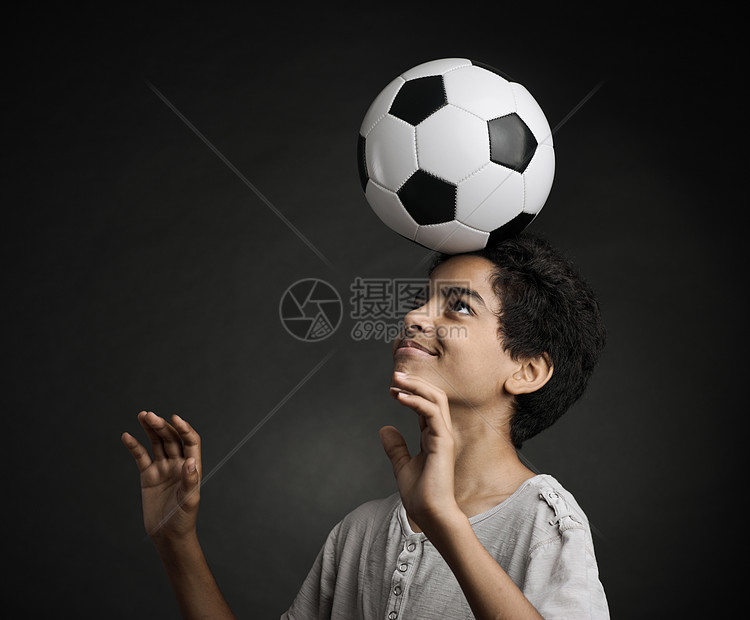 青少年足球足球运动员训练天赋种族男孩孩子水平青年文化成功男生图片
