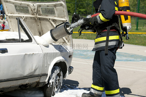 消防员培训情况训练安全危险消防喷涂车祸服务水带图片