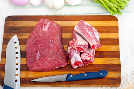 生牛肉和猪排木头木板奶牛猪肉食物印章肋骨腰部牛扒肌肉图片