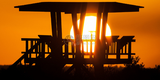 观察塔日落太阳摄影守望台木头建筑全景水平黄色风景图片