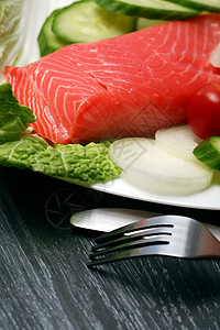 和蔬菜鱼片海鲜盘子黄瓜食物健康饮食厨房课程沙拉烹饪图片