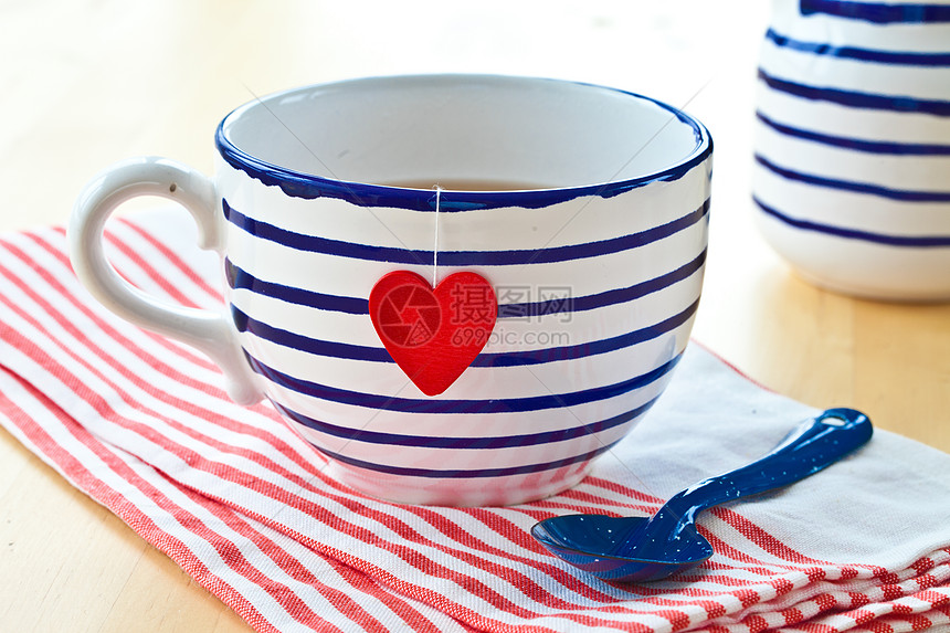 大杯茶餐巾勺子饮料条纹红色茶包茶杯杯子薄荷蓝色图片