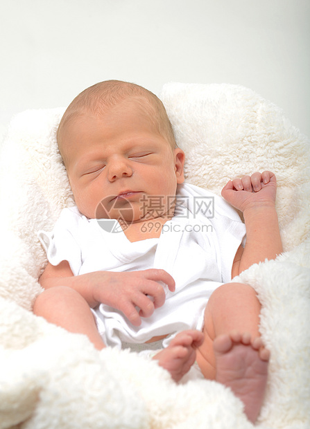 正在睡觉的新生儿青少年白色童年婴儿男生男性毯子女性孩子女孩图片