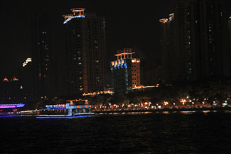 夜里在珍珠河上行驶的船城市珍珠运动场景流动海浪天际风景巡航地标图片