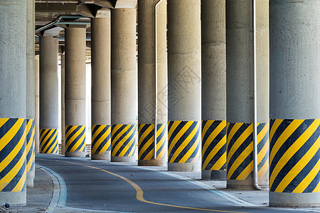 管道下底视图街道空白通道运输建筑立交桥柱子水泥自行车旅行背景图片