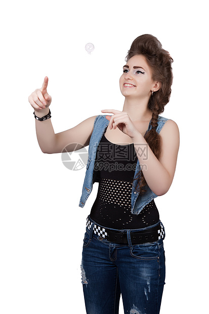 穿蓝色牛仔服的少女快乐童年头发乐趣女士自由工作室肥皂青少年气泡图片