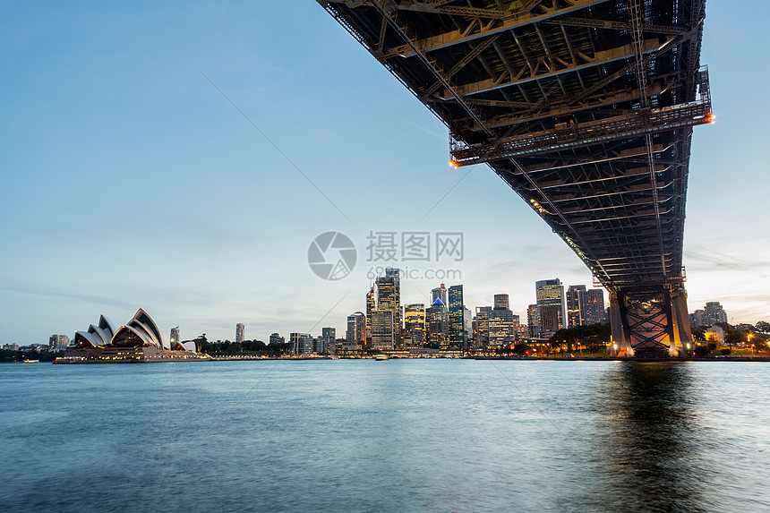 戏剧性全景日落照片悉尼港天际港口城市地标车站反射景观摩天大楼照明宽屏图片