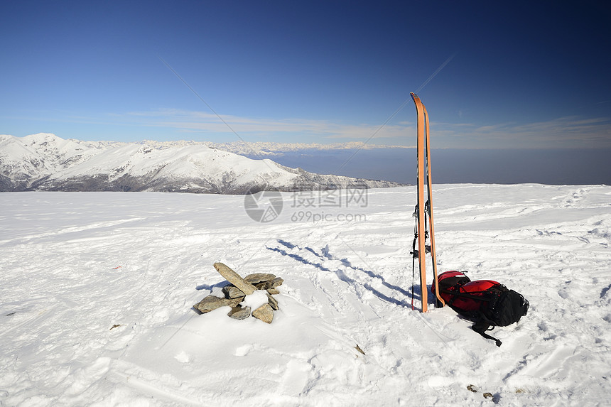 游滑雪旅行设备活动山峰寂寞自由冒险雪崩偏光片运动成就勘探图片