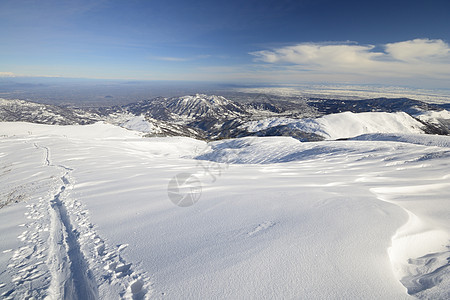 阿尔卑斯山的冬季冒险滑雪季节勘探全景愿望运动山峰荒野移动活动图片