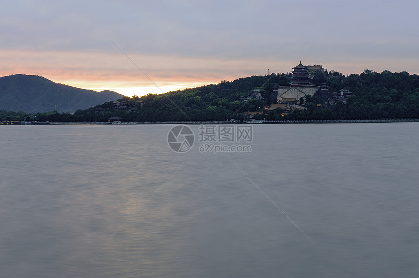 夏日宫殿白色天空旅行风景花园金子历史旅游文化晴天图片