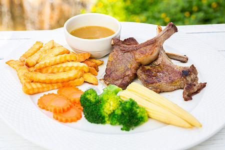 羊肉牛排辣椒用餐蔬菜香料烧烤炙烤营养美食羊肉酒吧图片