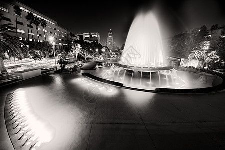 洛杉矶市政厅 从大公园里看到喷泉目的地外观黑与白建筑地方市中心城市都市摄影图片