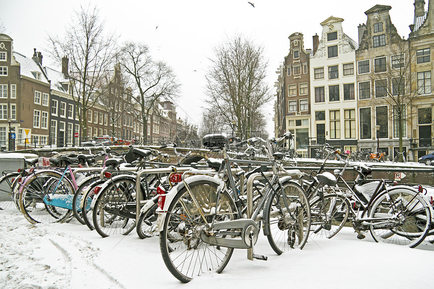 荷兰阿姆斯特丹的雪地自行车建筑学特丹运输房子历史首都城市建筑图片