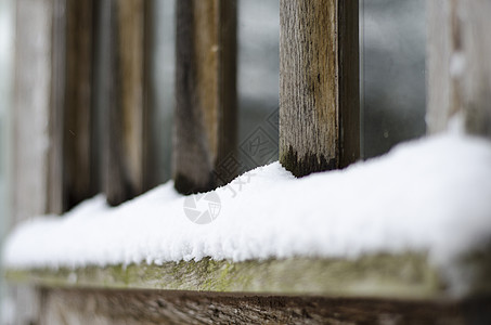 窗口圈上的雪图片