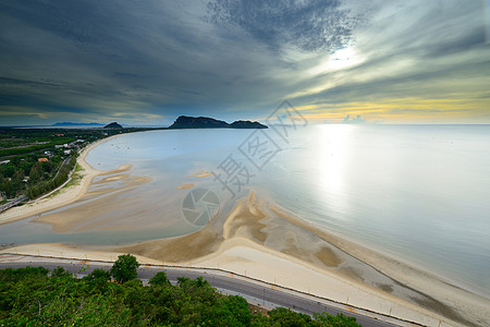 泰国奥马瑙海滩的日出风景图图片素材
